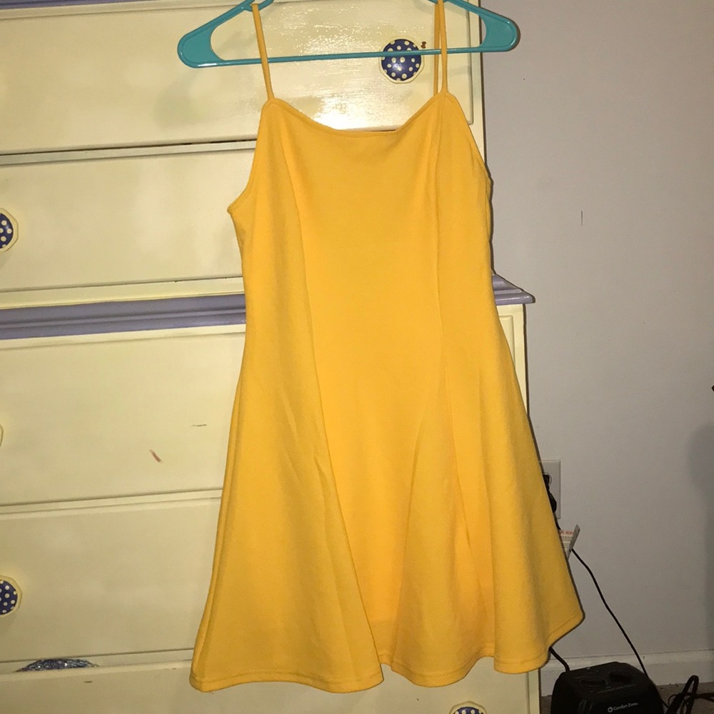yellow dress